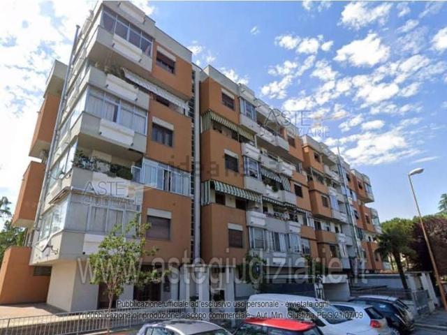 Locali o capannoni in vendita di 112 m² in Via Sacco e Vanzetti, 38