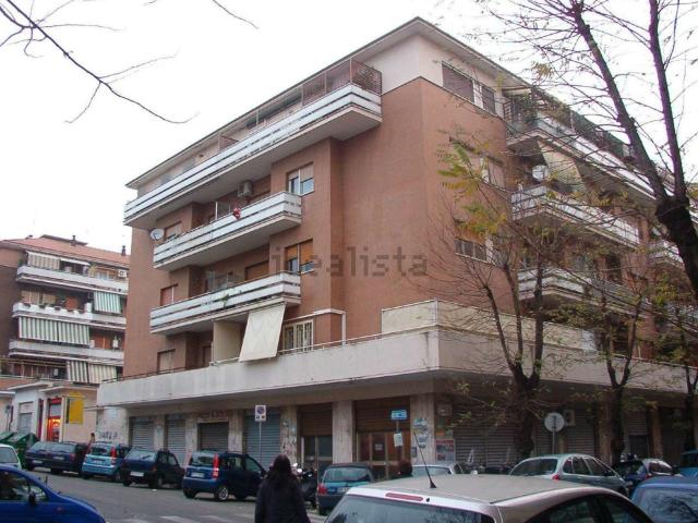 Locali o capannoni in vendita di 113 m² in Via Giuseppe Pianigiani