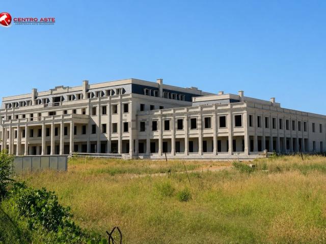 Locali o capannoni in vendita di 11448 m²