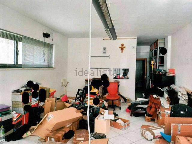 Locali o capannoni in vendita di 114 m² in Via Ungheria