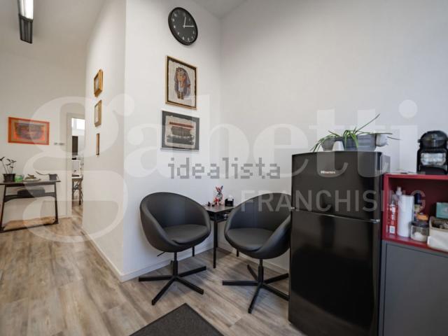 Locale in vendita di 116 m² in Via Sebino, 8
