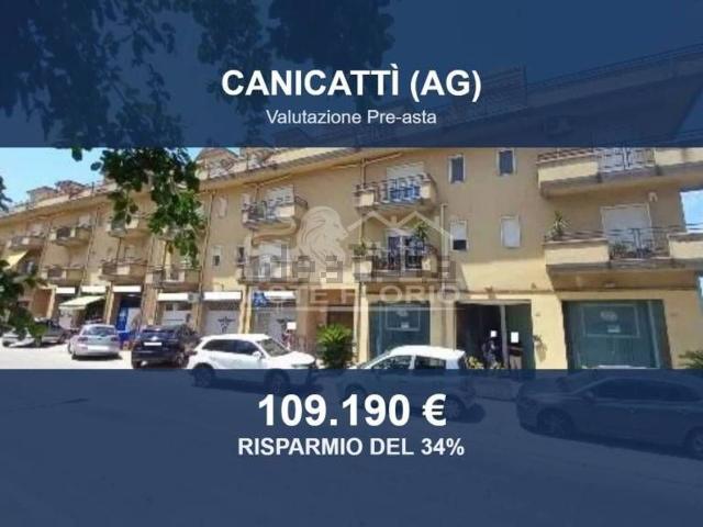 Locali o capannoni in vendita di 117 m² in Via Alcide De Gasperi