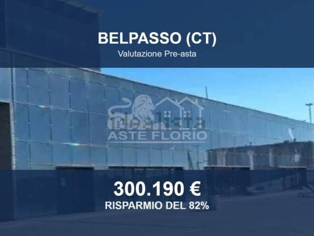 Locali o capannoni in vendita di 1184 m² in Strada Senza Nome, 23