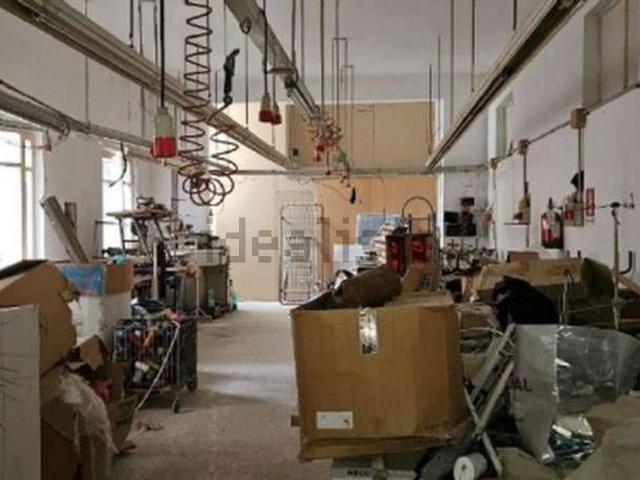 Locali o capannoni in vendita di 118 m² in Via Italia