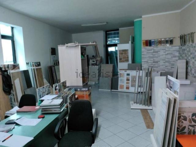 Locali o capannoni in vendita di 120 m² in Via Camillo Renzi