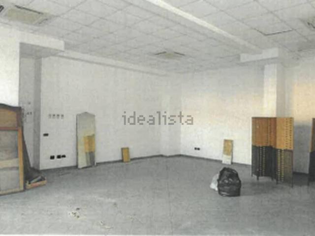 Locali o capannoni in vendita di 120 m² in Via Bologna