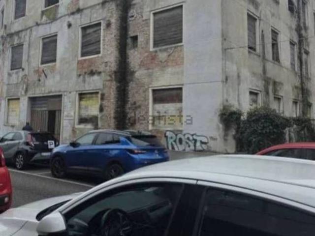 Locali o capannoni in vendita di 1217 m² in Via Alessandro Manzoni, 2