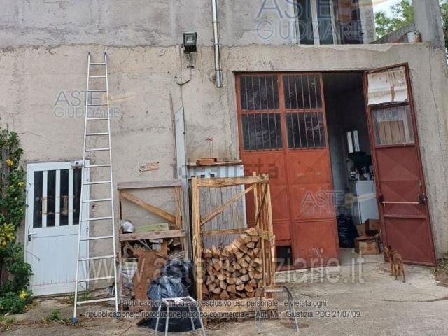 Locali o capannoni in vendita di 123 m² in Via Osteriola, 6