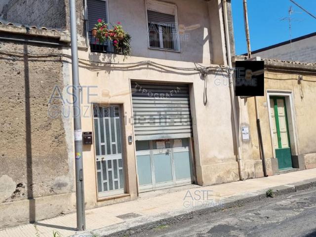 Locali o capannoni in vendita di 126 m² in Via Umberto I, 212