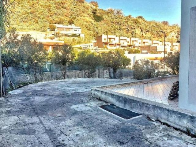Locali o capannoni in vendita di 1326 m² in Via San Vincenzo