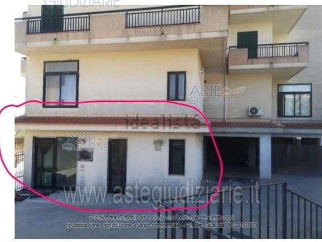 Locali o capannoni in vendita di 137 m² in Via Erbesso, 16