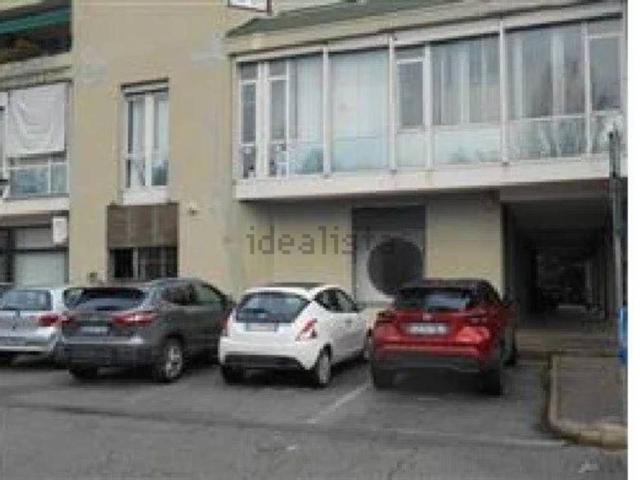 Locali o capannoni in vendita di 138 m² in Via Salvo D&apos Acquisto, 8