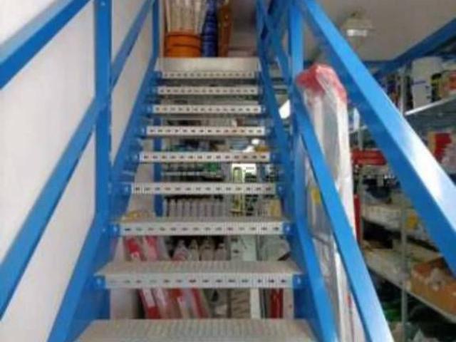 Locali o capannoni in vendita di 139 m² in Via Caporale Pennisi