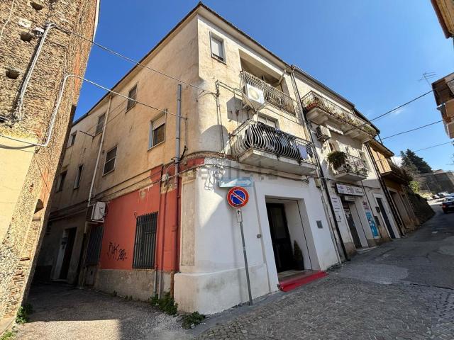 Locali o capannoni in vendita di 140 m² in Via Notaro Sottotenente