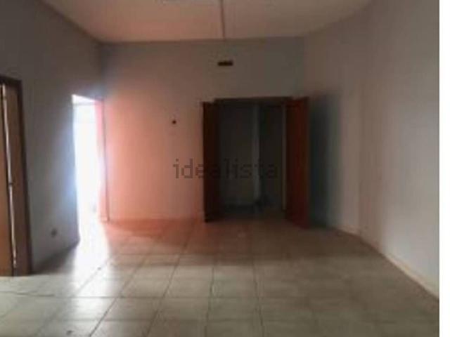 Locali o capannoni in vendita di 147 m² in Via Galileo Ferraris