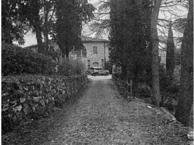 Locali o capannoni in vendita di 1497 m² in Via Val di Cornia