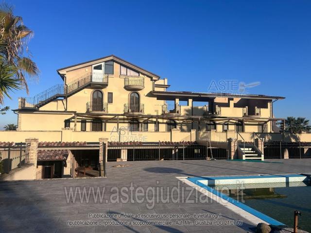 Locali o capannoni in vendita di 15078 m² in Via del Semaforo