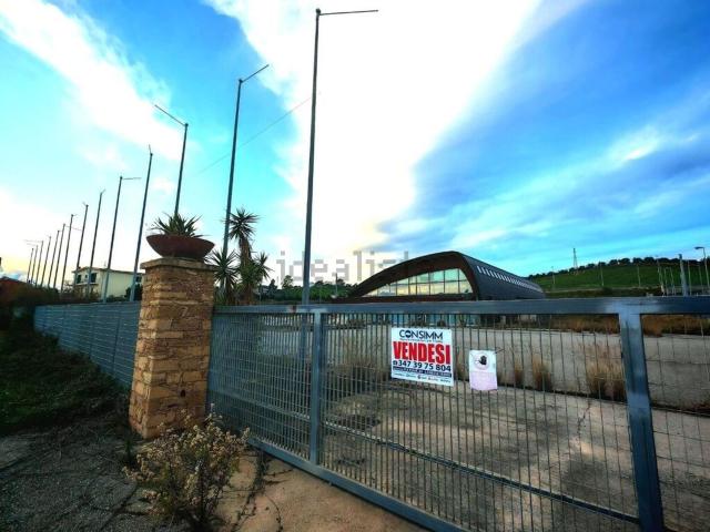 Locali o capannoni in vendita di 1500 m² in Contrada Borda, 22