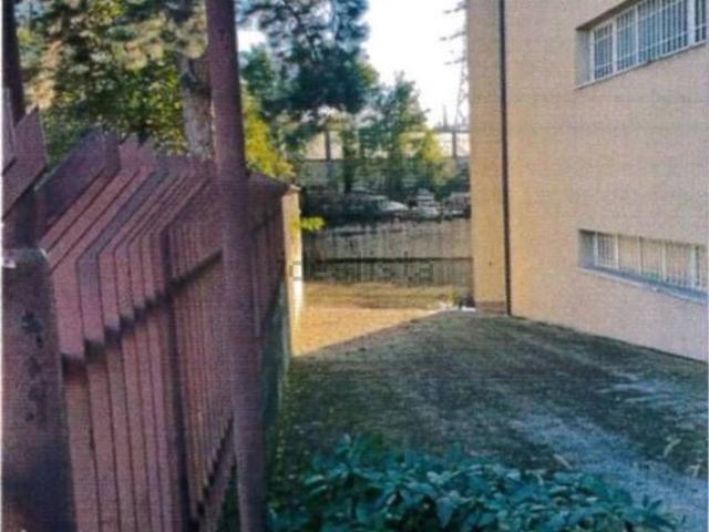 Locali o capannoni in vendita di 1520 m² in Via Carlo Bergamini, 4
