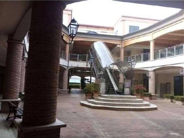 Locali o capannoni in vendita di 158 m² in Via delle Farniole, 36