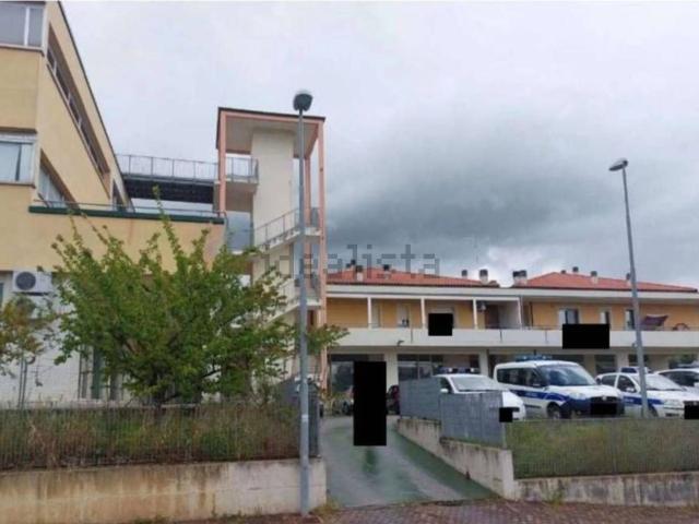 Locali o capannoni in vendita di 158 m² in Via IV Novembre, 21