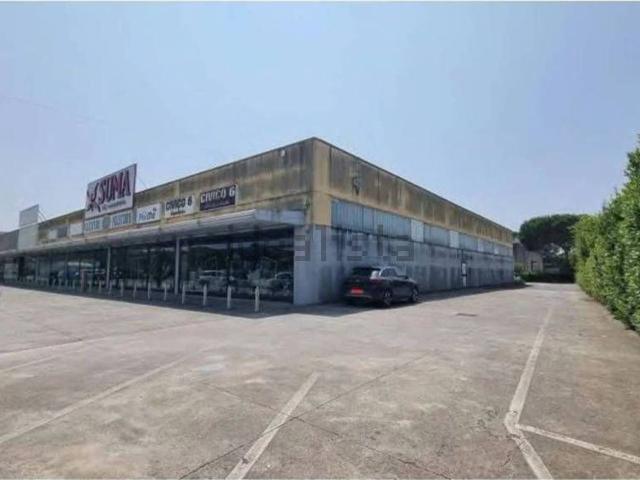 Locali o capannoni in vendita di 1600 m² in Via del Commercio, 6