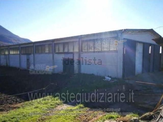 Locali o capannoni in vendita di 162 m² in Via San Martino