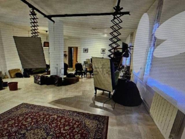 Locali o capannoni in vendita di 165 m² in Via Ercolano