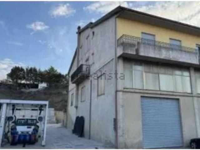 Locali o capannoni in vendita di 171 m² in Via Appia
