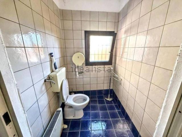 Locali o capannoni in vendita di 172 m² in Piazza della Repubblica