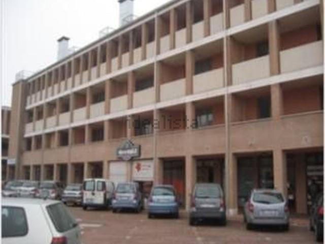 Locali o capannoni in vendita di 177 m² in Via C. Aroldi, 46