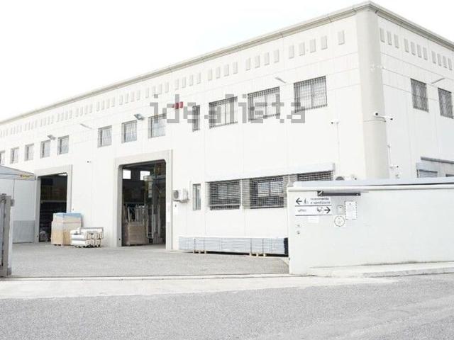 Capannone in vendita di 1800 m² in Contrada da spranico
