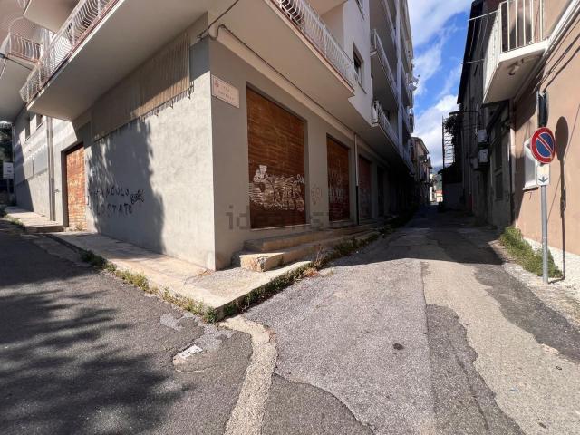 Locali o capannoni in vendita di 185 m² in Via dei Giardini