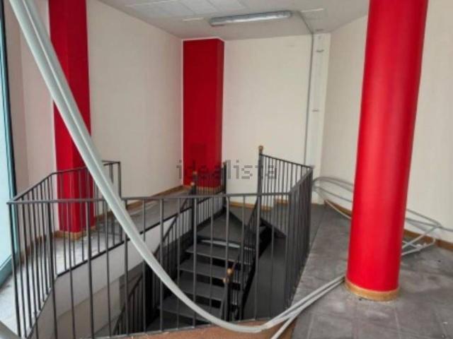 Locali o capannoni in vendita di 185 m² in Piazza del Mulino, 4