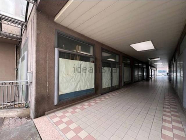 Locali o capannoni in vendita di 81 m² in Viale Trieste