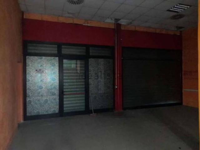 Locali o capannoni in vendita di 207 m² in Via Radici Nord, 31
