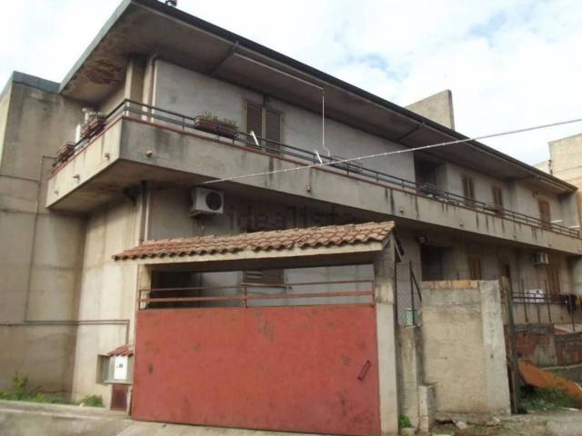 Locali o capannoni in vendita di 212 m² in Via Bologna
