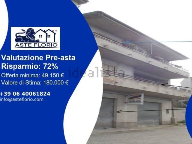 Locali o capannoni in vendita di 212 m² in Via Bologna