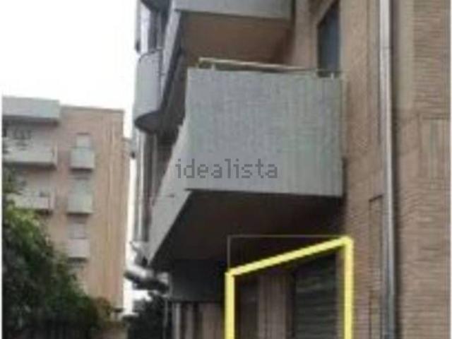 Locali o capannoni in vendita di 213 m² in Via Roccantonio F. D&apos Amelio, 5