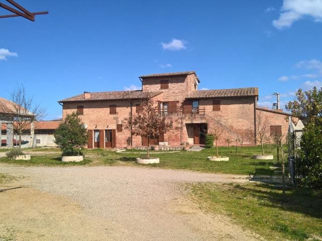 Locali o capannoni in vendita di 2200 m²