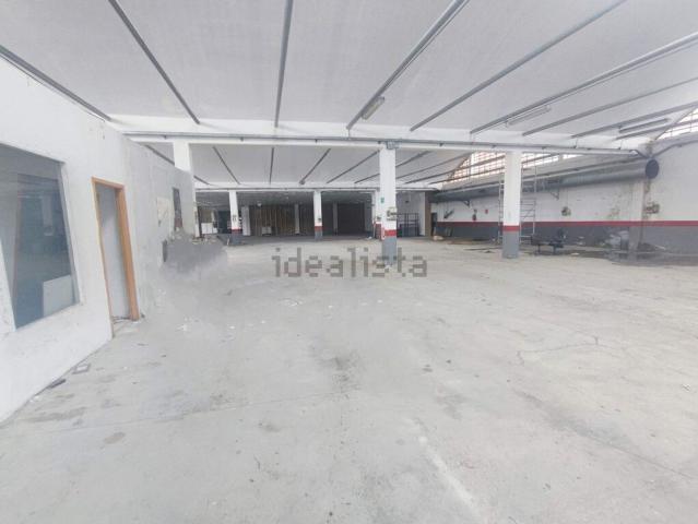 Locali o capannoni in vendita di 2200 m² in Corso Cesare Battisti, 63