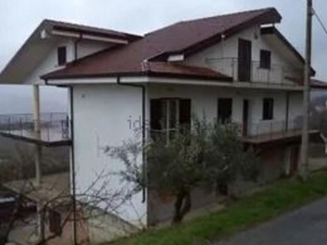 Locali o capannoni in vendita di 223 m² in Via Panoramica
