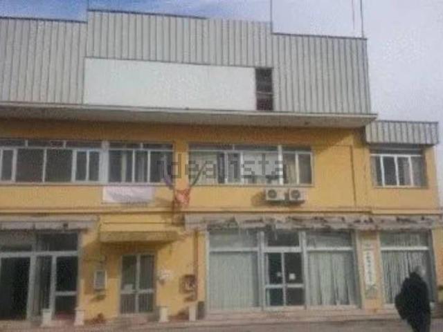 Locali o capannoni in vendita di 2262 m² in Via Vicenne