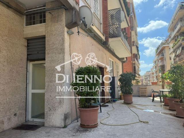 Locali o capannoni in vendita di 226 m² in Largo Giorgio Maccagno, 6
