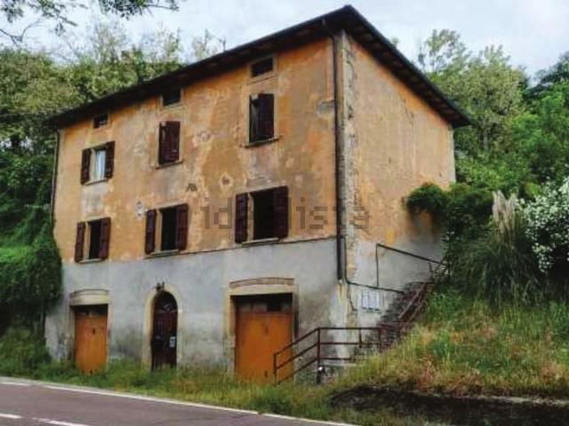 Locali o capannoni in vendita di 233 m² in Via Arturo Palmieri Riola