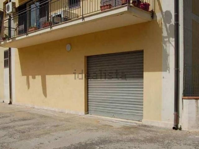 Locali o capannoni in vendita di 240 m² in Via San Pietro