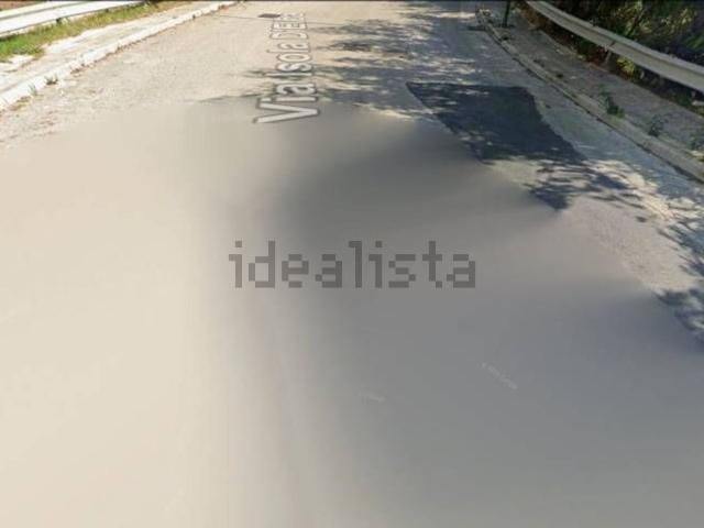 Locali o capannoni in vendita di 246 m² in Via Isola D&apos Elba