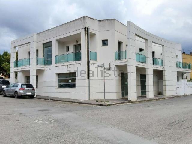 Locali o capannoni in vendita di 248 m² in Via Leonardo da Vinci