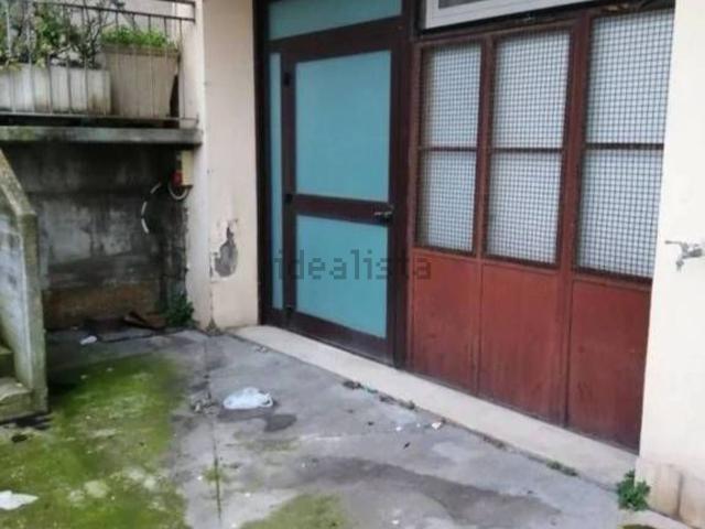 Locali o capannoni in vendita di 249 m² in Via Adige, 69