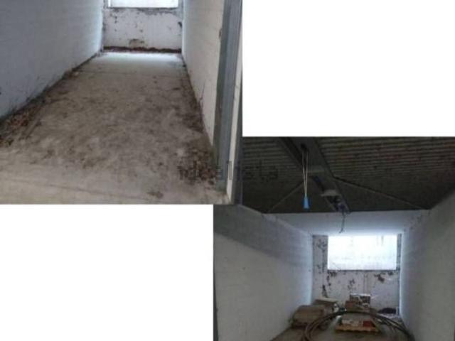 Locali o capannoni in vendita di 257 m² in Via IV Novembre
